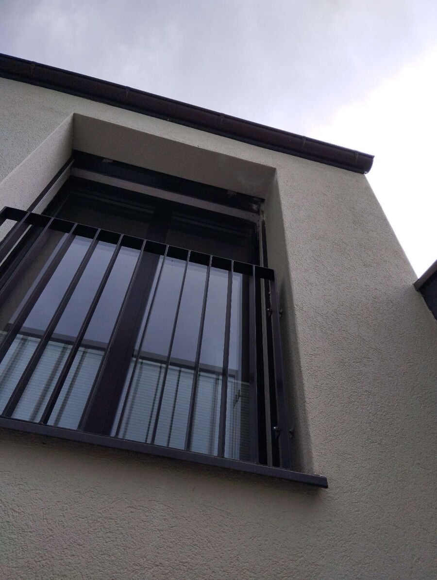 Bee nest at the house remove